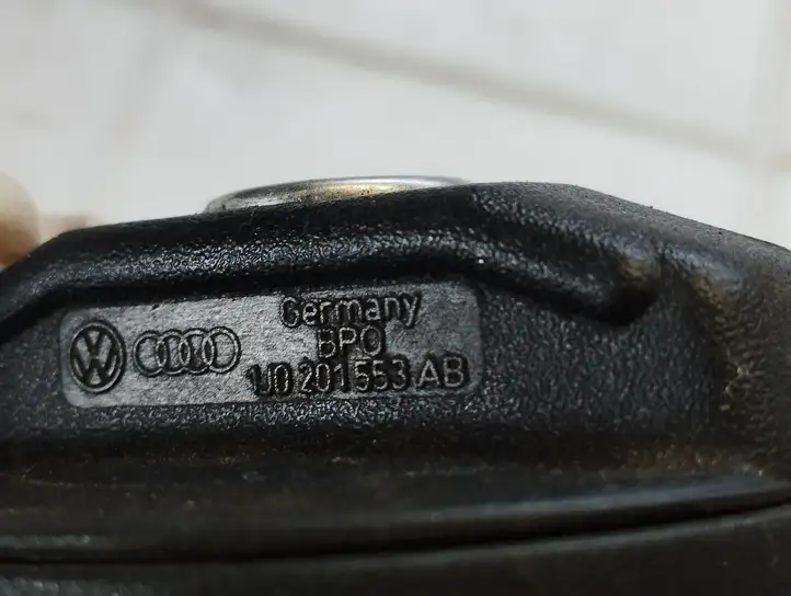 Volkswagen Fox (2005 - 2009) 1J0201553AB Крышка топливного бака — фото 3