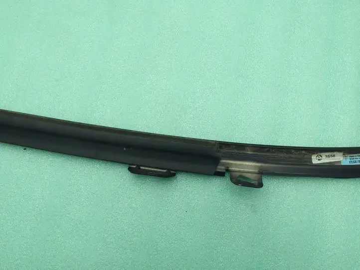 Porsche Panamera (970) (2009 - 2013) 97053648207 Накладка стекла задней двери — фото 5