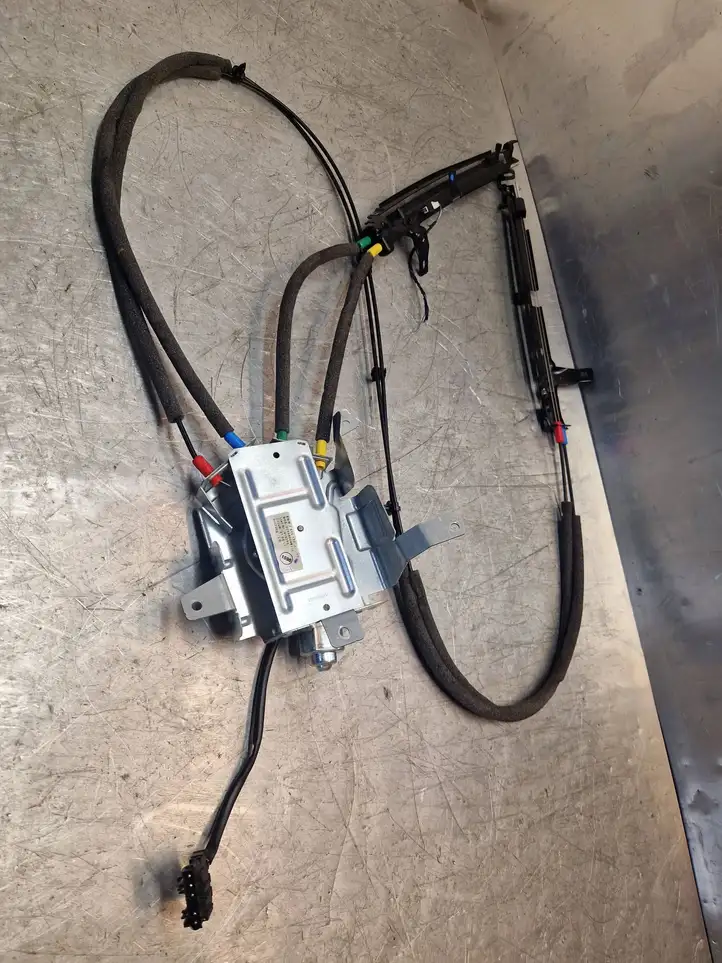 BMW 5 F10 F11 (2009 - 2016) 7232773 Механизм шторки багажника — фото 1