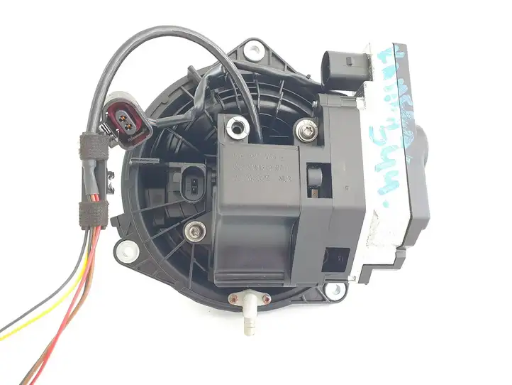 Volkswagen e-Golf (2013 - 2016) 5GE827469E Ручка багажника с камерой — фото 5