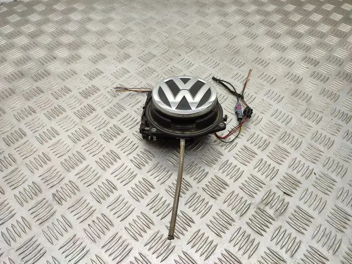 Volkswagen Golf VII (2013 - 2019) 5G0827469C Ручка багажника с камерой — фото 4