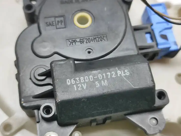 Toyota Land Cruiser (J150) (2009 - ) 0638000172 Двигатель задвижки потока воздуха — фото 4