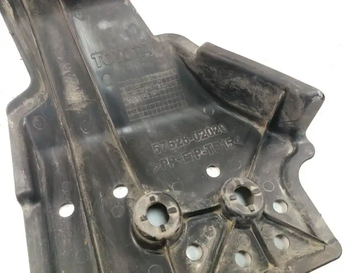 Toyota Auris 150 (2006 - 2012) 5762802020 Защита днища задней части — фото 3