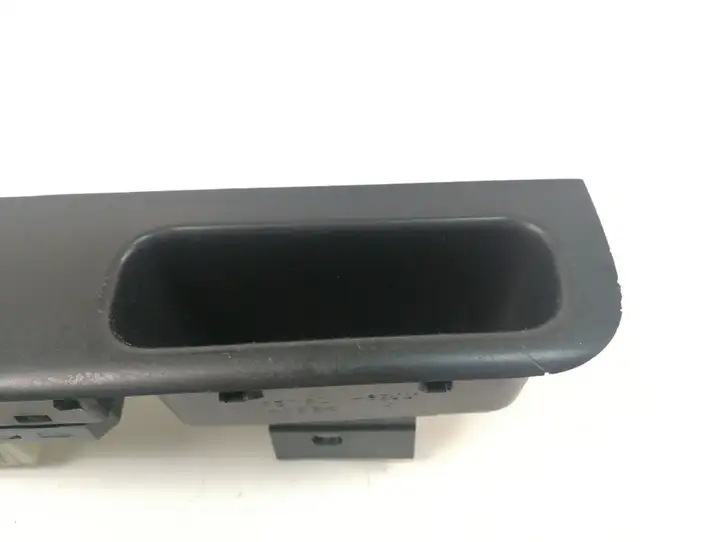 Suzuki Swift (2004 - 2010) 8376162J1 Кнопка стеклоподъемников — фото 3
