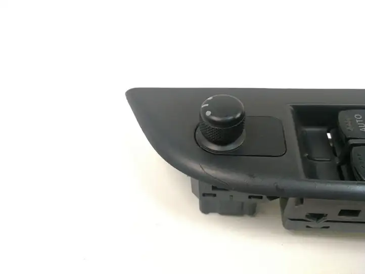 Suzuki Swift (2004 - 2010) 8376162J1 Кнопка стеклоподъемников — фото 4