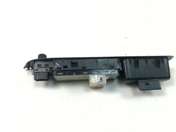 Suzuki Swift (2004 - 2010) 8376162J1 Кнопка стеклоподъемников — фото 8