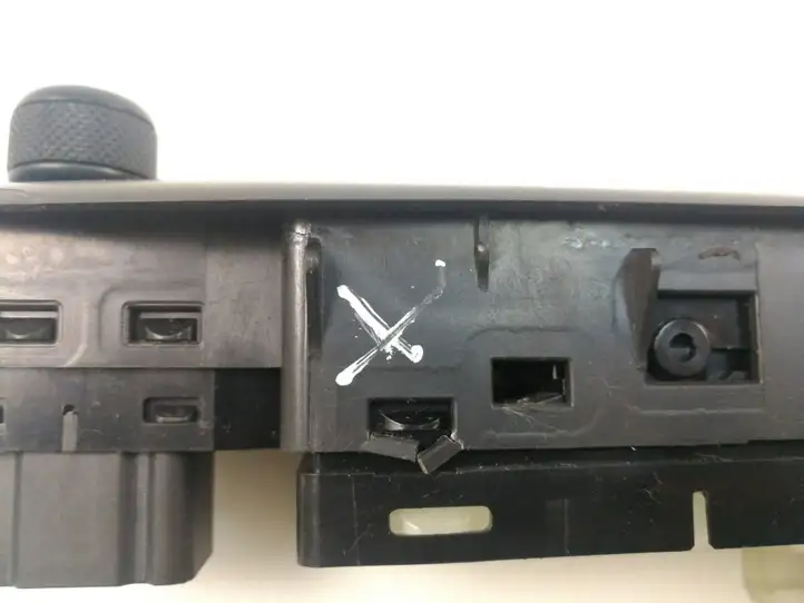 Suzuki Swift (2004 - 2010) 8376162J1 Кнопка стеклоподъемников — фото 9