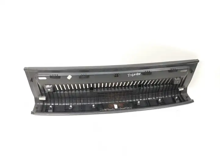 Volkswagen Tiguan (2007 - 2011) 5N0863459 Отделка порога багажника — фото 7