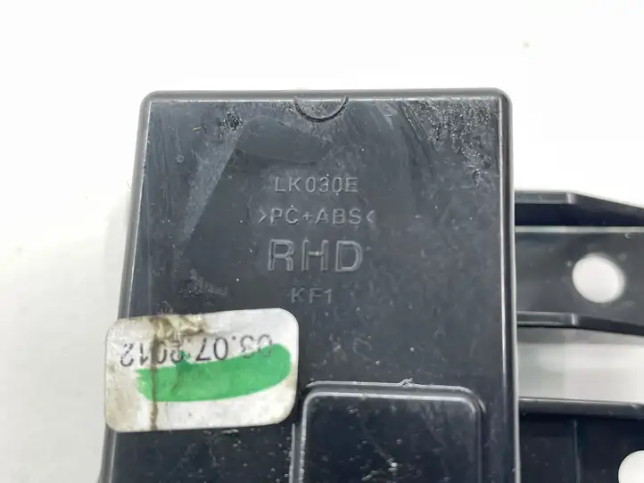 Hyundai i30 (2012 - 2015) LK030E Ручка бардачка — фото 4