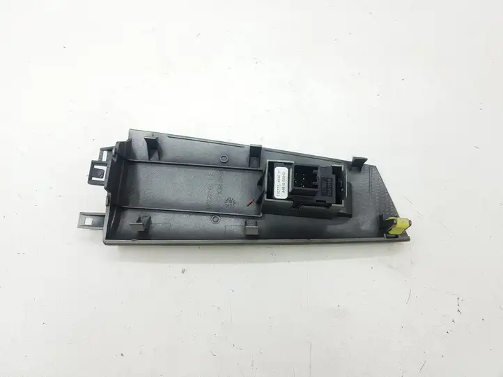 Toyota Corolla E120 E130 (2000 - 2004) 8481002040 Кнопка стеклоподъемников — фото 3