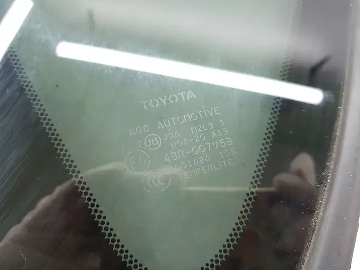 Toyota RAV 4 (XA30) (2006 - 2016) Заднее боковое стекло — фото 3