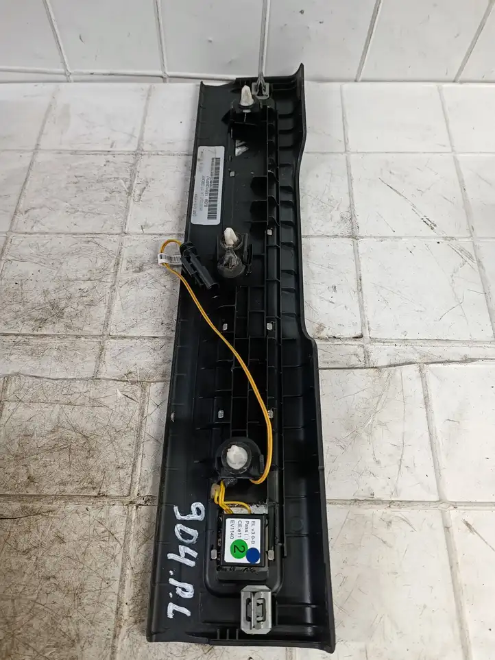 Land Rover Evoque I (2011 - 2015) BJ3213201A Внутренняя отделка переднего порога — фото 3