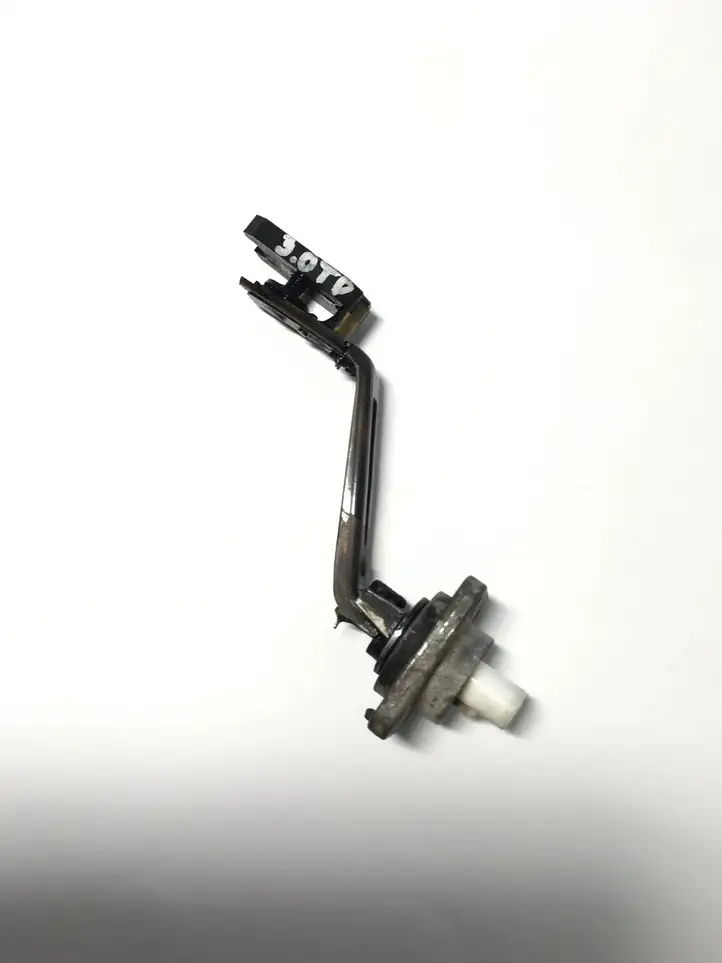 Toyota Hilux (AN10, AN20, AN30) (2004 - 2008) 2203 Датчик уровня масла двигателя — фото 1