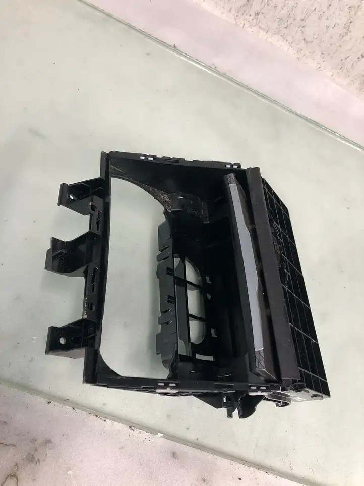 BMW 3 G20 G21 (2019 - ) 6806790 Ящик центральной консоли — фото 2