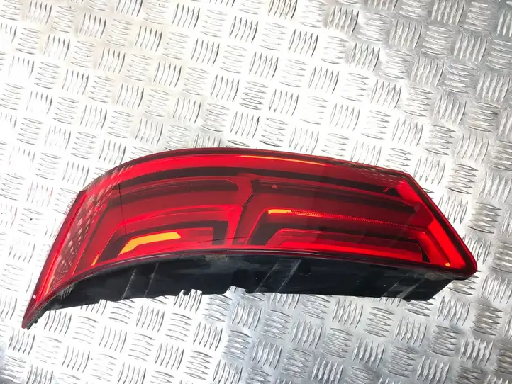 Audi SQ7 (2016 - ) 4M0945094M Задний фонарь в крышке багажника — фото 1