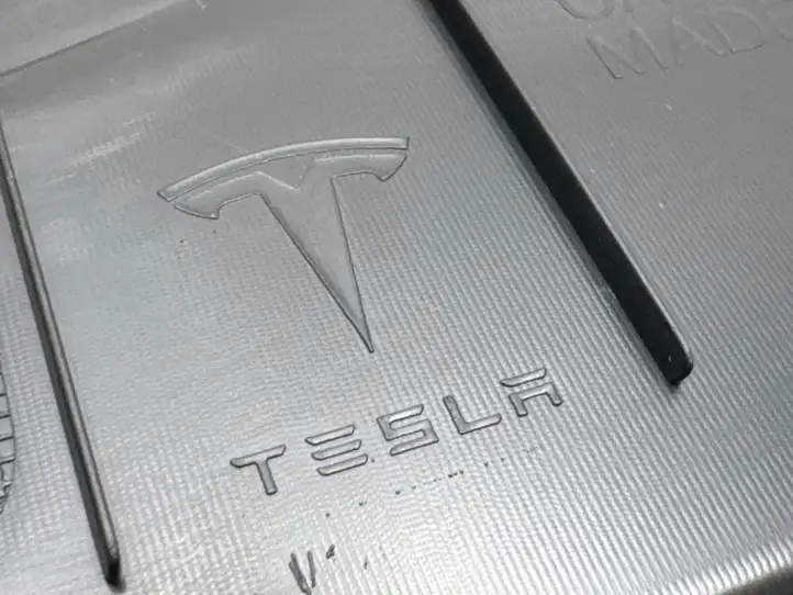 Tesla Model 3 (2024 - ) 171253400H Жабо стеклоочистителей — фото 2