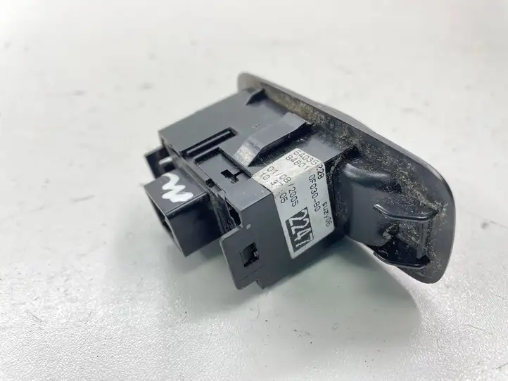 Toyota Corolla Verso AR10 (2004 - 2009) 848010F030 Блок кнопок стеклоподъемников — фото 6