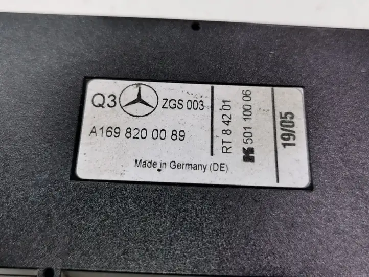 Mercedes-Benz B-class W245 (2005 - 2008) A1698200089 Усилитель антенны — фото 2