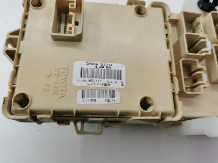Toyota Corolla Verso AR10 (2004 - 2009) 892210F010 Блок предохранителей — фото 3