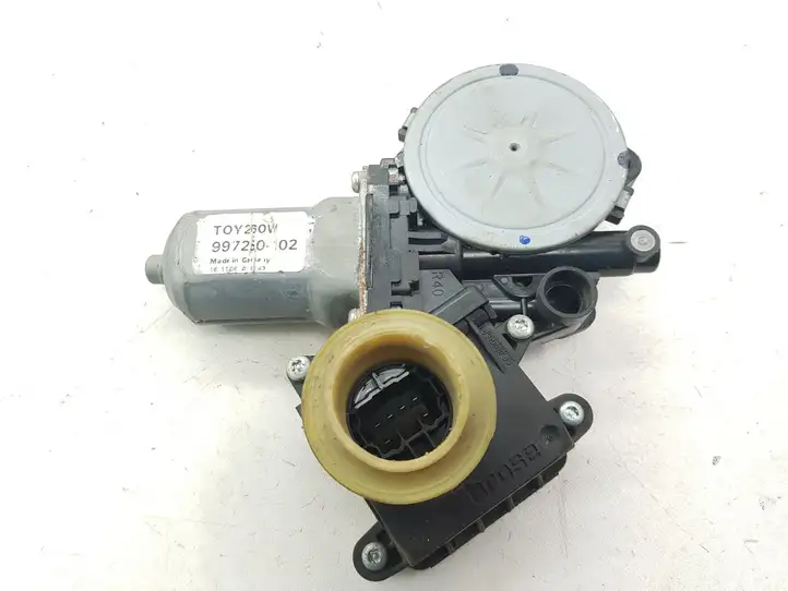 Toyota Corolla Verso AR10 (2004 - 2009) 698300F020 Стеклоподъемник задней двери — фото 1