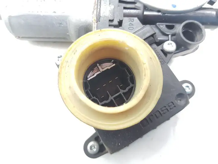 Toyota Corolla Verso AR10 (2004 - 2009) 698300F020 Стеклоподъемник задней двери — фото 2
