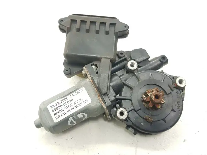 Toyota Corolla Verso AR10 (2004 - 2009) 698300F020 Стеклоподъемник задней двери — фото 3