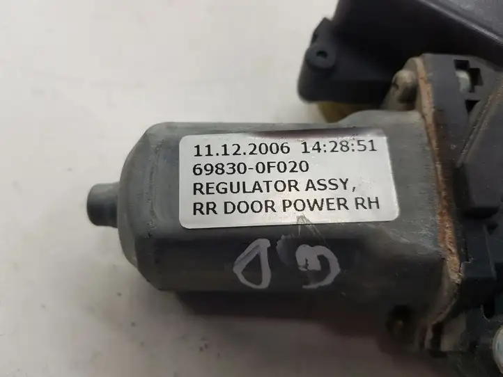 Toyota Corolla Verso AR10 (2004 - 2009) 698300F020 Стеклоподъемник задней двери — фото 6