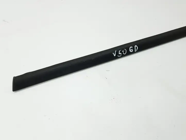 Volvo V50 (2004 - 2008) Накладка стекла задней двери — фото 4