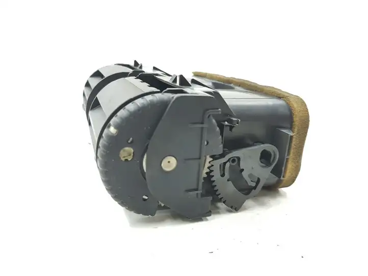 Opel Astra G (1998 - 2004) 90560344 Центральный воздушный дефлектор — фото 4