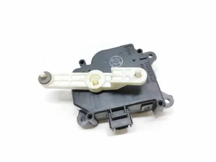 Toyota Prius (XW20) (2003 - 2009) 0638000240 Двигатель задвижки потока воздуха — фото 4