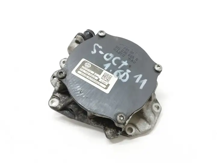 Skoda Octavia Mk2 (1Z) (2004 - 2013) 03L145100B Вакуумный насос — фото 1