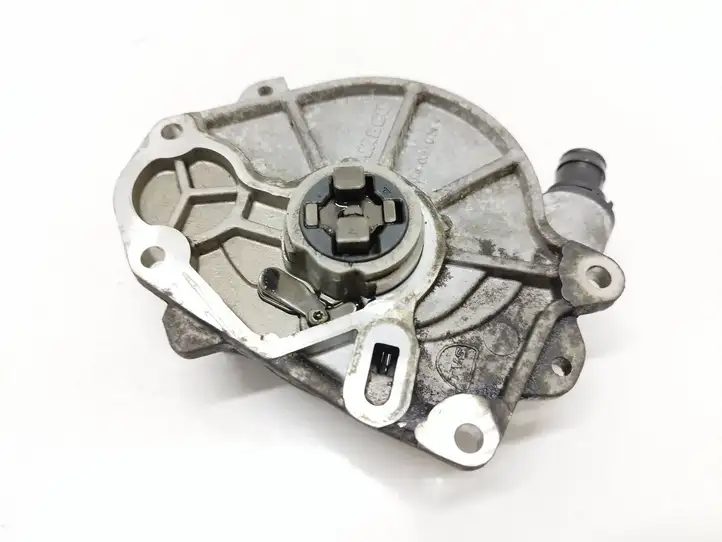 Skoda Octavia Mk2 (1Z) (2004 - 2013) 03L145100B Вакуумный насос — фото 4