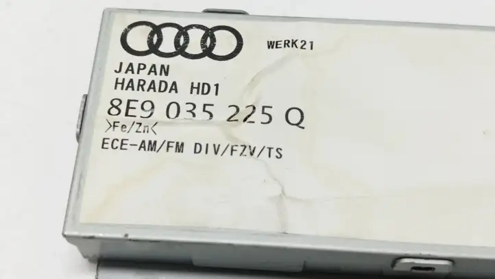 Audi A4 S4 B8 8K (2007 - 2011) 8E9035225Q Усилитель антенны — фото 2