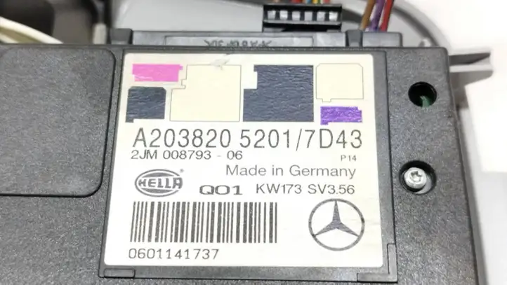 Mercedes-Benz C W203 (2000 - 2007) A2038205201 Передняя подсветка — фото 2