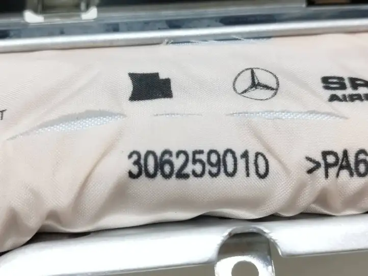 Mercedes-Benz C W204 (2007 - 2014) 306259010 Коленная подушка безопасности — фото 6