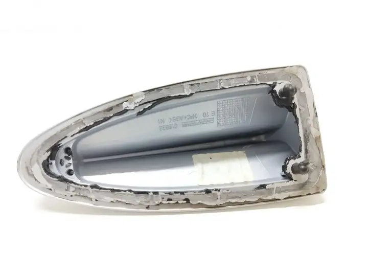 BMW 5 F10 F11 (2009 - 2016) 018639 Крышка GPS-антенны — фото 3