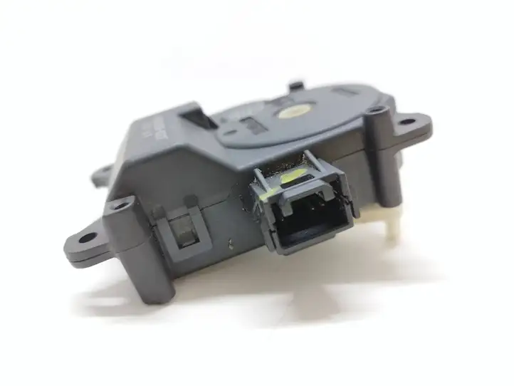 Mitsubishi Colt (2004 - 2008) AE0637008320 Двигатель задвижки потока воздуха — фото 3