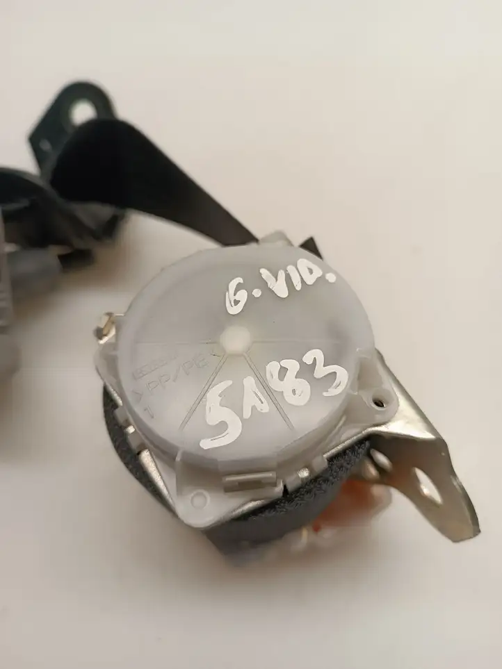 Toyota Yaris (2012 - 2014) H073811 Центральный ремень безопасности — фото 3