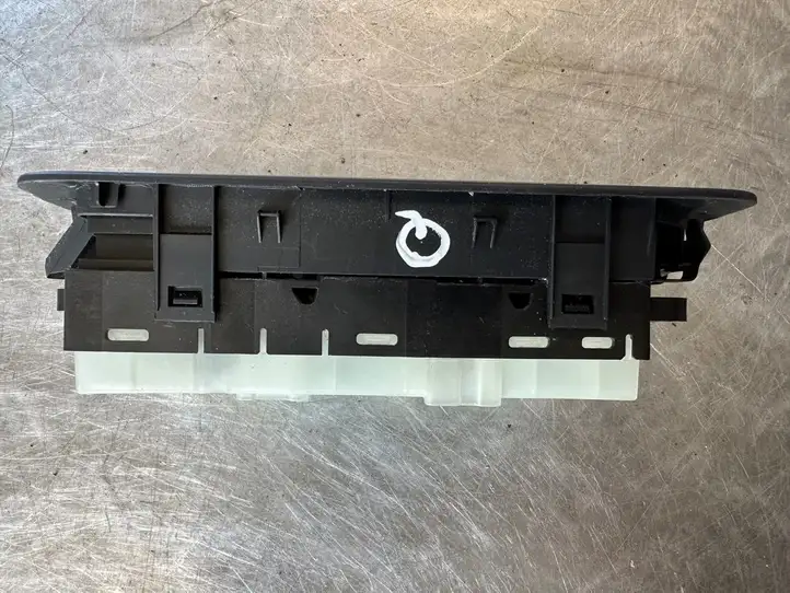Nissan Qashqai (2010 - 2013) 25401BR00A Блок кнопок стеклоподъемников — фото 2