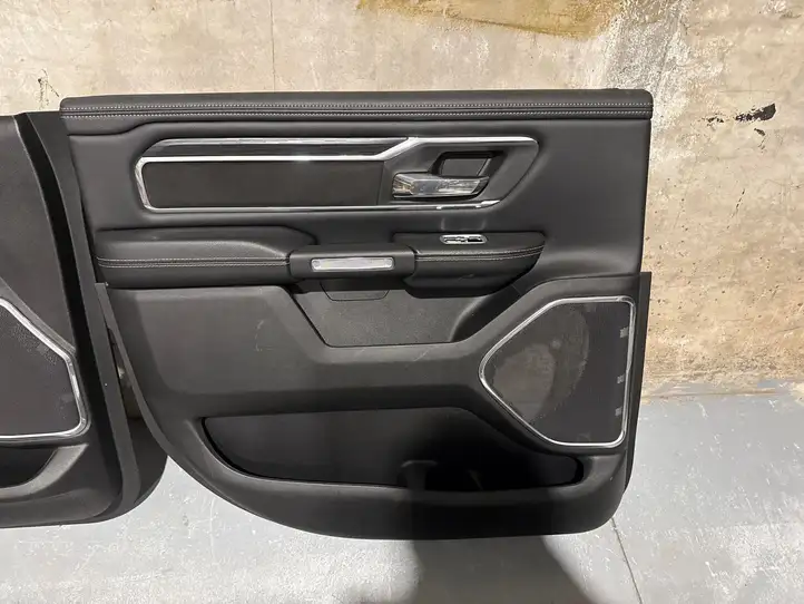 Dodge Ram (2018 - ) Комплект салона — фото 16