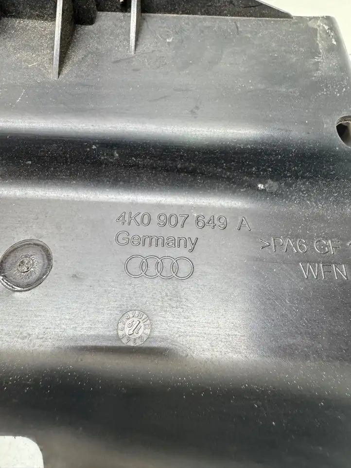 Audi A7 S7 4K8 (2018 - ) 4K0907649A Кронштейн ЭБУ двигателя — фото 7