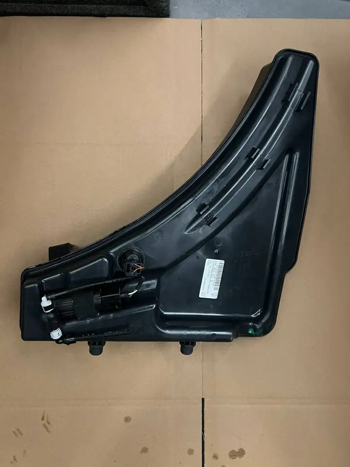 Porsche Macan (95B) (2019 - ) 95B955452A Горловина бачка омывателя — фото 2