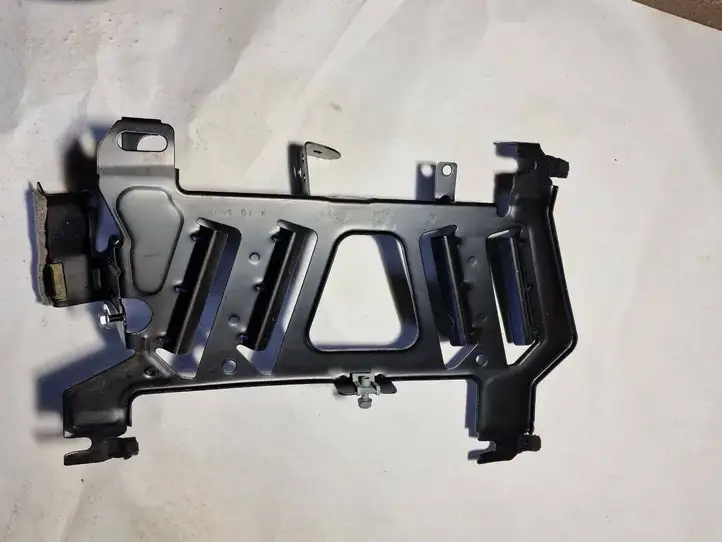BMW 4 F32 F33 (2013 - 2017) 9313776 Кронштейн усилителя звука — фото 3
