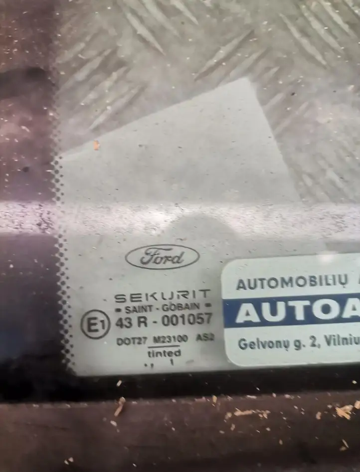 Ford Mondeo Mk III (2000 - 2007) Форточка двери — фото 2
