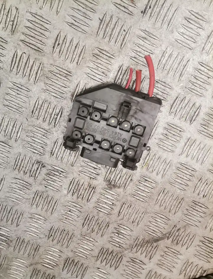 Mercedes-Benz R W251 (2005 - 2013) Клеммный узел плюсовых проводов — фото 3
