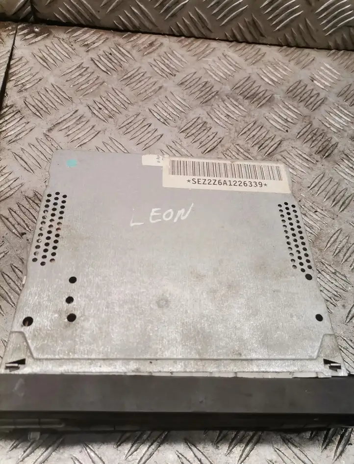 Seat Leon (1M) (1998 - 2006) Магнитола / мультимедийная система — фото 2