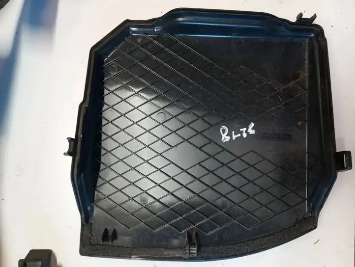 Volvo S60 (2010 - 2013) 31353766 Крышка ящика аккумулятора — фото 4
