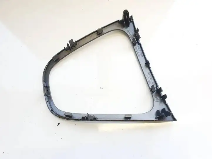 Toyota Auris 150 (2006 - 2012) 5882102290 Прочие детали салона — фото 3