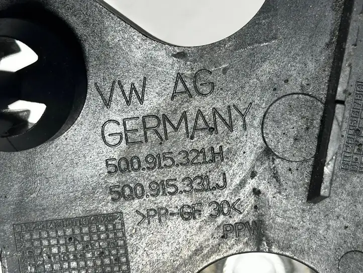 Volkswagen Golf VII (2013 - 2019) 5Q0915331J Площадка аккумулятора — фото 3