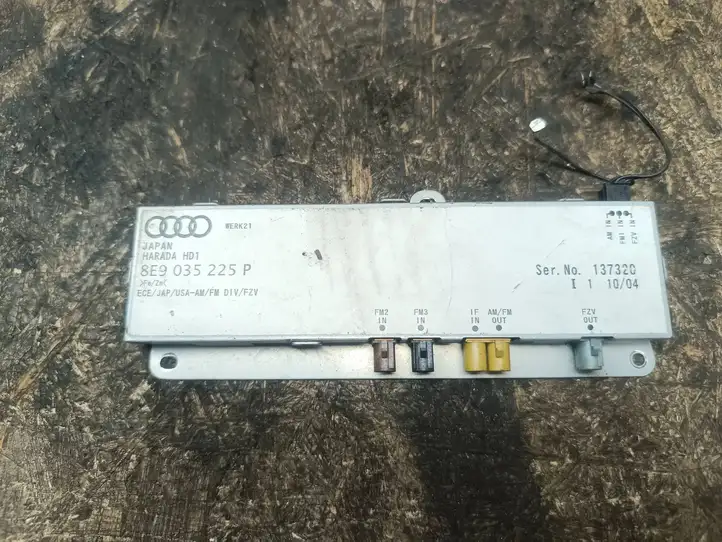 Audi A4 S4 B7 8E 8H (2004 - 2009) 8E9035225P Усилитель антенны — фото 1
